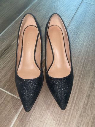 Zapatos de tacón negros con purpurina