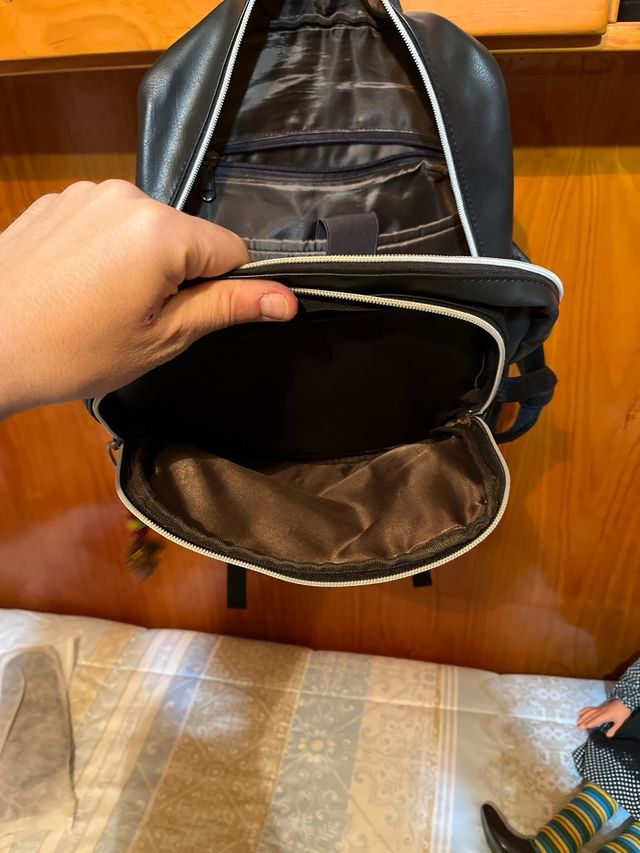 Mochila estilo cuero para PC y archivos