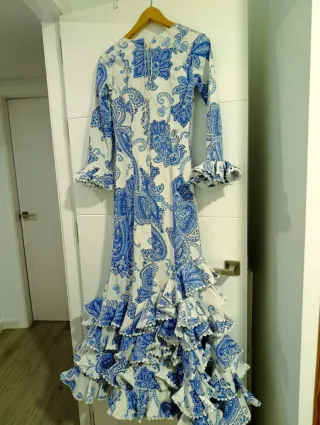 Traje de flamenca azul y blanco