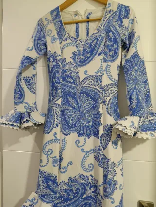 Traje de flamenca azul y blanco