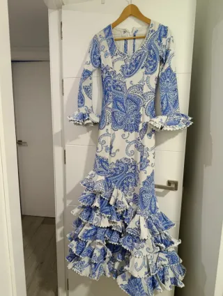 Traje de flamenca azul y blanco