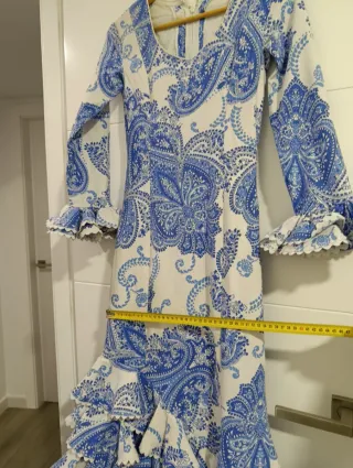 Traje de flamenca azul y blanco