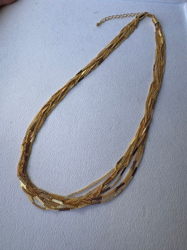 Collar dorado multicadena