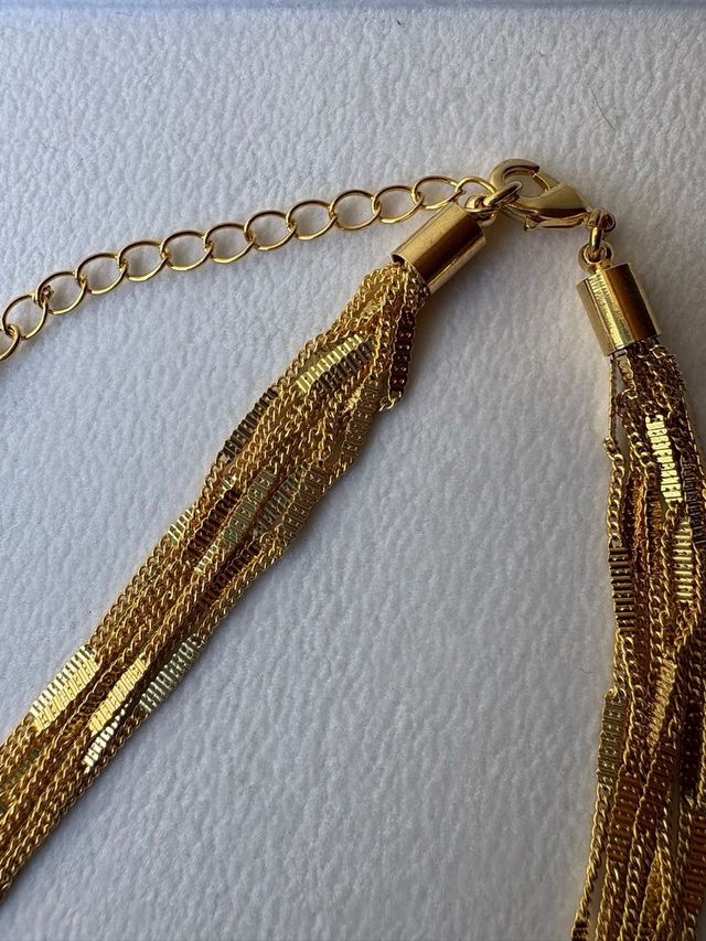 Collar dorado multicadena