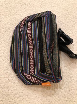 Riñonera  nueva multicolor con estampado étnico