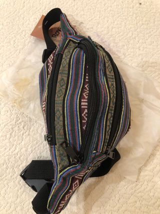 Riñonera  nueva multicolor con estampado étnico