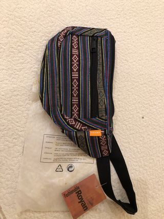 Riñonera  nueva multicolor con estampado étnico