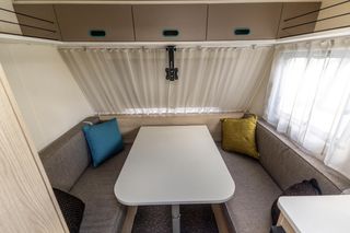 Caravana Adria Aviva 370 DD