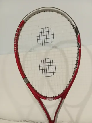 Raqueta de Tenis Roja y Plateada