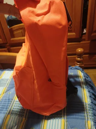 Mochila naranja fluorescente