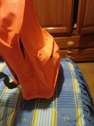 Mochila naranja fluorescente