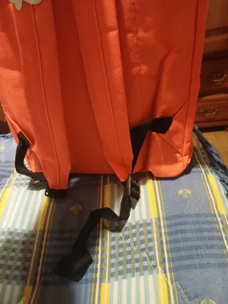 Mochila naranja fluorescente