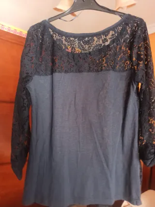 Camiseta calada azul marino