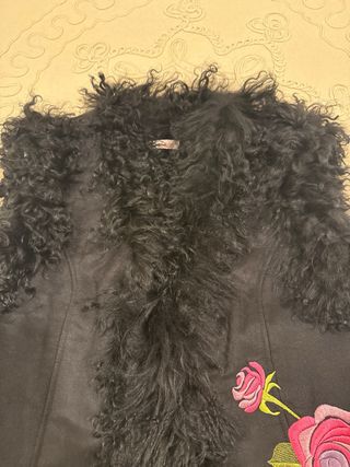 Chaleco Negro Piel Vuelta ecológica Lola Casademun