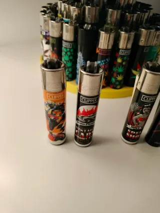 Pack 47 • 4 Accendini Clipper assortiti