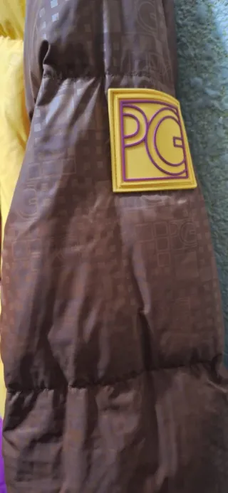 Plumas Amarillas y Moradas