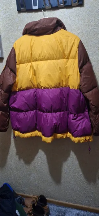 Plumas Amarillas y Moradas