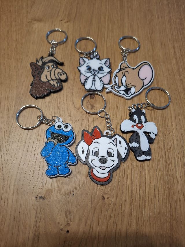 Conjunto de 7 chaveiros de personagens de desenhos animados