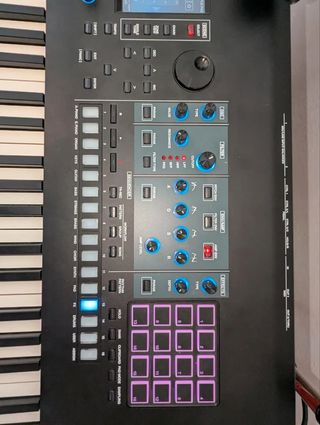 Roland Fantom 8 Sintetizador