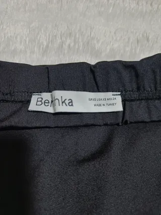 Falda tubo Bershka negra licra