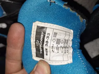 Patines en línea azules y negros