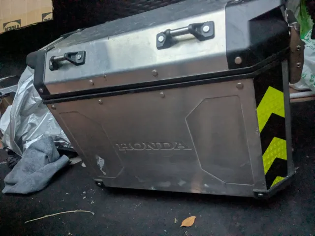 Maleta Derecha y soporte Honda África Twin 1100