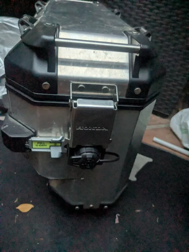 Maleta Derecha y soporte Honda África Twin 1100