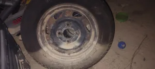 Rueda completa 185/70R13. 4 agujeros.