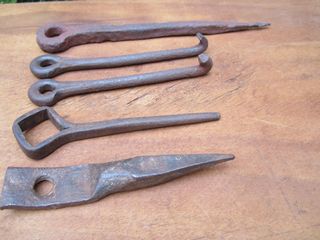 Herrajes antiguos hierro forjado, 5 piezas.