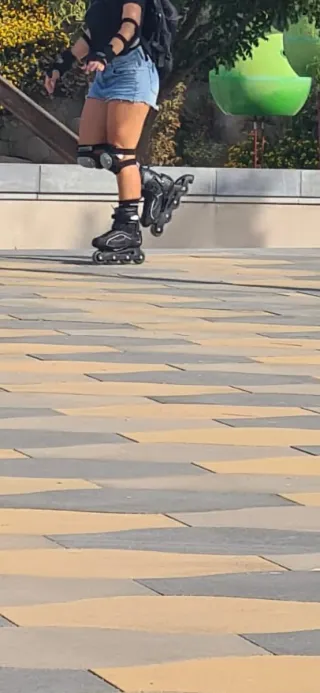 Patines + protecciones + casco