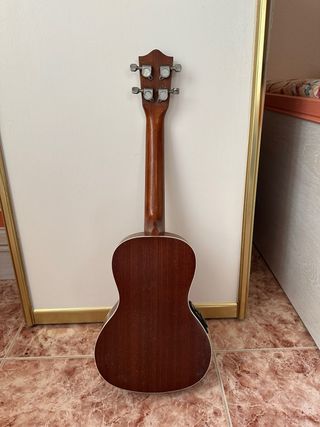 Ukelele Lanikai con funda
