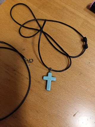 Collar Cruz Plata y Cordón Negro