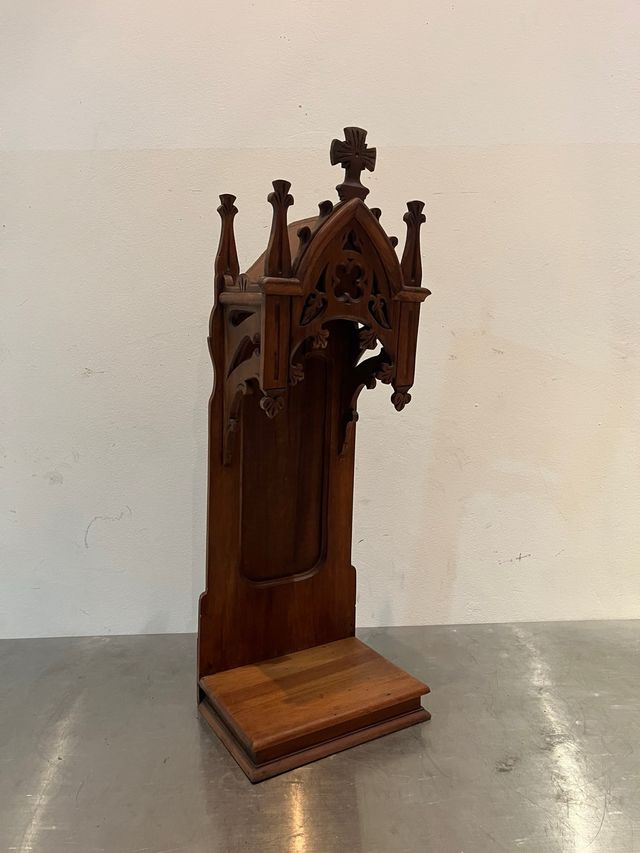 Capilla religiosa para escultura