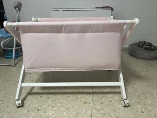 Minicuna rosa con colchón