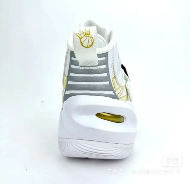 Zapatillas AND1 The Phantom Mid Doradas