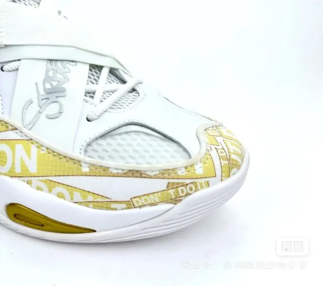 Zapatillas AND1 The Phantom Mid Doradas