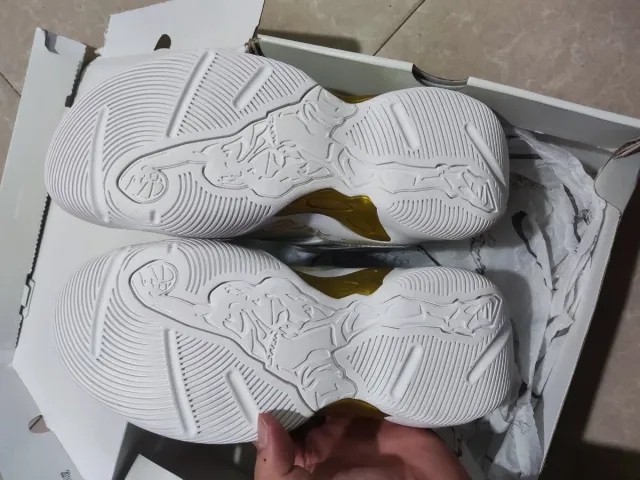 Zapatillas AND1 The Phantom Mid Doradas