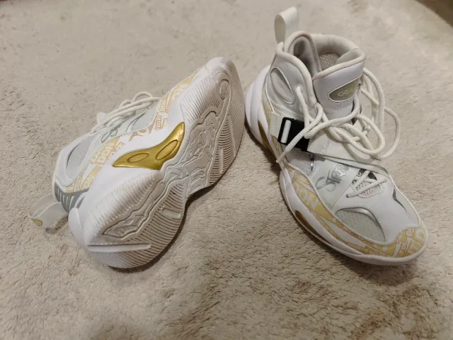 Zapatillas AND1 The Phantom Mid Doradas