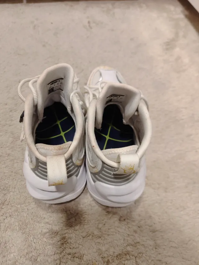 Zapatillas AND1 The Phantom Mid Doradas