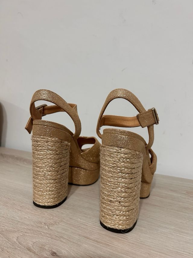 Sandalias Castañer Doradas Plataforma. Atenas Oro