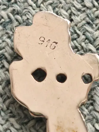 Abrecartas de plata.