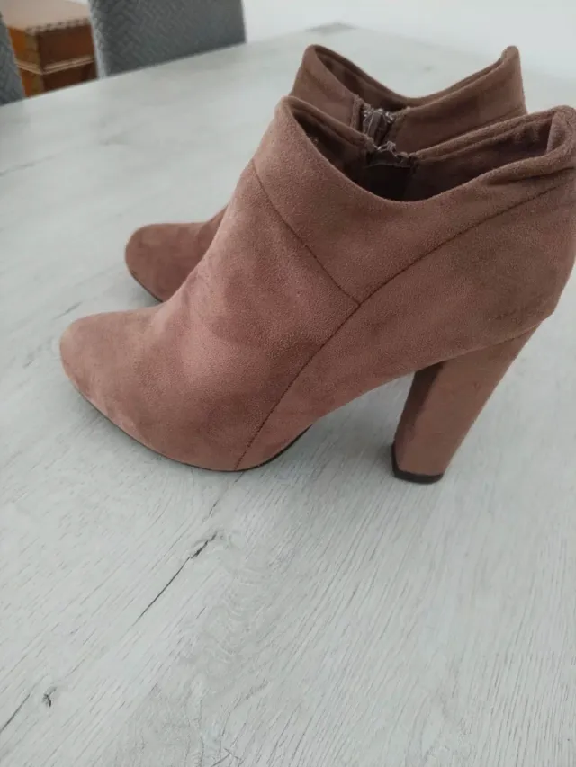 Botines tacón marrón ante