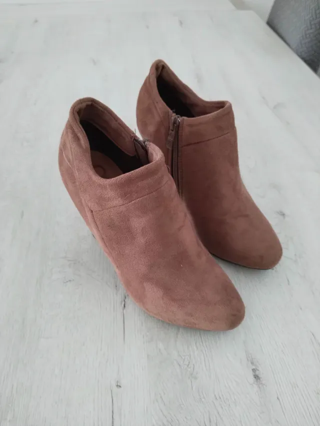 Botines tacón marrón ante