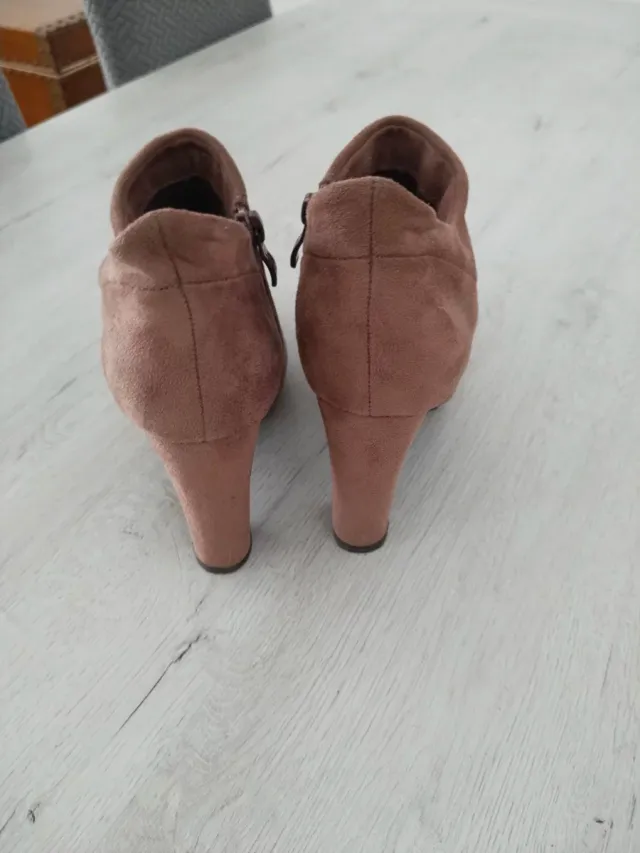 Botines tacón marrón ante