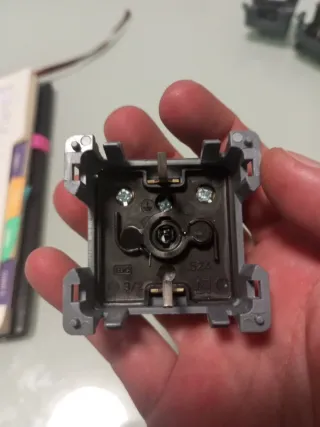 Base Schuko BJC Rehabitat