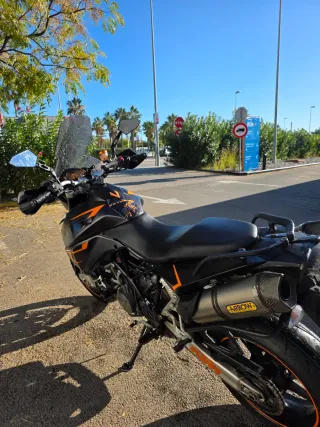 KTM 990 SUPERMOTO año 2010