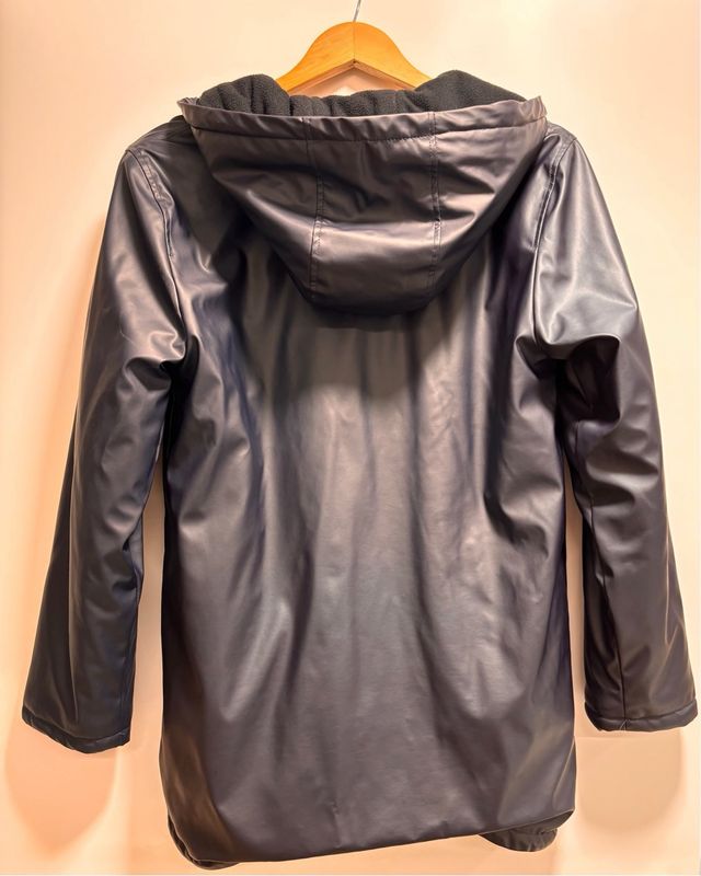 Impermeable Zara Azul Marino con Capucha