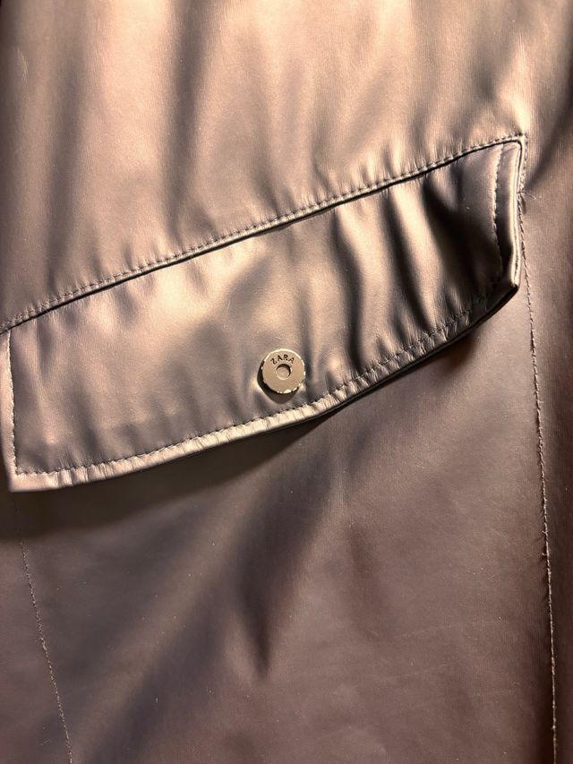 Impermeable Zara Azul Marino con Capucha