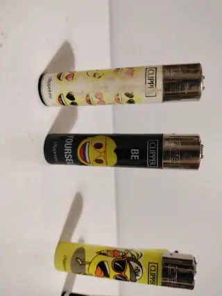 Pack 49 • 4 Accendini Clipper assortiti