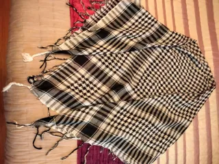 Pañuelo palestino clásico blanco y negro